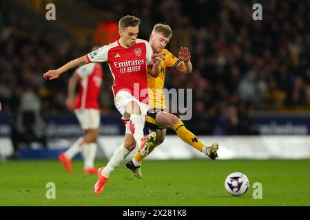 Molineux, Wolverhampton am Samstag, den 20. April 2024. Leandro Trossard von Arsenal und Tommy Doyle von Wolves während des Premier League-Spiels zwischen Wolverhampton Wanderers und Arsenal in Molineux, Wolverhampton am Samstag, den 20. April 2024. (Foto: Gustavo Pantano | MI News) Credit: MI News & Sport /Alamy Live News Stockfoto