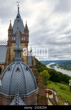 Fragmentale Luftaufnahme auf Schloss Drachenfels in Deutschland Stockfoto