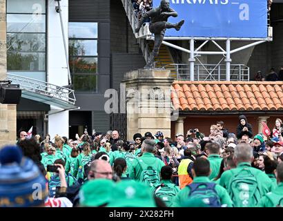 Twickenham, Vereinigtes Königreich. April 2024. PGuiness Womens sechs Nationen. England V Irland. Twickenham Stadium. Twickenham. Die irische Mannschaft kommt während des Rugby-Spiels der England gegen Irland Guinness Womens Six Nations an. Quelle: Sport In Pictures/Alamy Live News Stockfoto