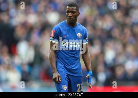 London, Großbritannien. April 2024. Moisés Caicedo von Chelsea während des Halbfinalspiels Manchester City gegen Chelsea im Wembley Stadium, London, Vereinigtes Königreich, 20. April 2024 (Foto: Gareth Evans/News Images) in London, Vereinigtes Königreich am 20. April 2024. (Foto: Gareth Evans/News Images/SIPA USA) Credit: SIPA USA/Alamy Live News Stockfoto