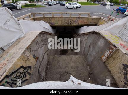 Bukarest, Rumänien. 20. April 2024: Fahrtreppenersatzarbeiten in der Universitätspassage (Pasajul Universitatii) in Bukarest, Rumänien. Stockfoto