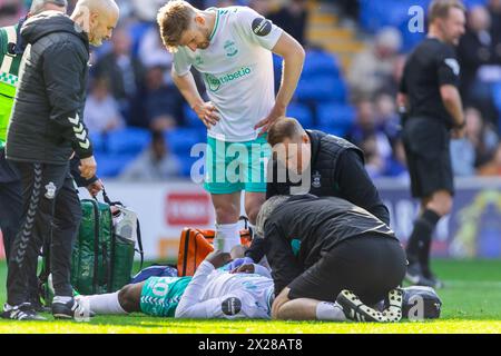 Cardiff, Großbritannien. April 2024. Sorge um Kamaldeen Sulemana aus Southampton während des EFL Skybet-Meisterschaftsspiels Cardiff City gegen Southampton im Cardiff City Stadium am Samstag, den 20. April 2024. Dieses Bild darf nur für redaktionelle Zwecke verwendet werden. Nur redaktionelle Verwendung, Bild nach Credit: Andrew Orchard Sportfotografie/Alamy Live News Stockfoto