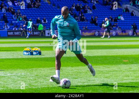 Cardiff, Großbritannien. April 2024. Joe Aribo aus Southampton während des Vorspiels beim EFL Skybet Championship Match, Cardiff City gegen Southampton im Cardiff City Stadium in Cardiff, Wales am Samstag, den 20. April 2024. Dieses Bild darf nur für redaktionelle Zwecke verwendet werden. Nur redaktionelle Verwendung, Bild nach Credit: Andrew Orchard Sportfotografie/Alamy Live News Stockfoto