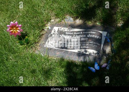 Culver City, Kalifornien, USA 18. April 2024 Schauspielerin Peggy Lipton Grave im Hillside Memorial Park am 18. April 2024 in Culver City, Los Angeles, Kalifornien, USA. Foto: Barry King/Alamy Stock Photo Stockfoto