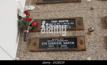 Culver City, Kalifornien, USA 18. April 2024 Sänger Tony Martin Grave und Schauspielerin/Tänzerin Sid Charisse Grave im Court of Matriarchs im Hillside Memorial Park am 18. April 2024 in Culver City, Los Angeles, Kalifornien. Foto: Barry King/Alamy Stock Photo Stockfoto