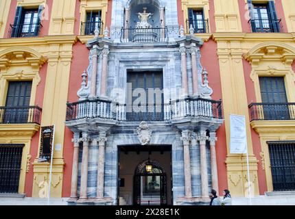 Barocke Fassade des Bischofspalastes auf der Plaza Obispo in Malaga, Spanien Stockfoto