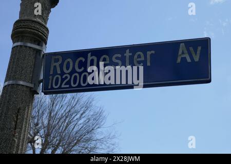 Los Angeles, Kalifornien, USA 18. April 2024 Schilder Rochester Avenue am 18. April 2024 in Los Angeles, Kalifornien, USA. Foto: Barry King/Alamy Stock Photo Stockfoto