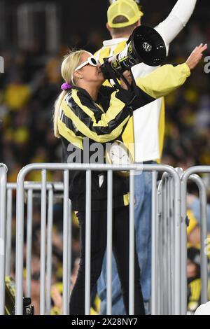 Columbus, Ohio, USA. April 2024. Die Fans der Columbus Crew bejubeln ihr Team gegen die Portland Timbers in ihrem Spiel in Columbus, Ohio. Brent Clark/Cal Sport Media/Alamy Live News Stockfoto