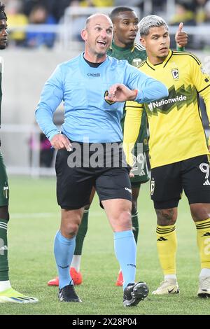 Columbus, Ohio, USA. April 2024. Schiedsrichter Ted Unkel (blau) während der Columbus Crew und Portland Timbers in ihrem Spiel in Columbus, Ohio. Brent Clark/Cal Sport Media/Alamy Live News Stockfoto