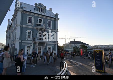 Blick auf Victoria und Alfred Waterfront, ein gemischtes Reiseziel in Kapstadt, Südafrika Stockfoto