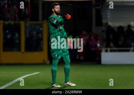 Bergamo, Italien. April 2024. Italien, Bergamo, 18. april 2024: Alisson Becker (Liverpool) berät Teamkollegen in der zweiten Halbzeit während des Fußballspiels Atalanta BC gegen Liverpool, Europa League Quarter Final 2nd Leg Gewiss Stadium.Italien, Bergamo, 2024 04 18: Atalanta BC vs Liverpool FC, Europa League 2023/2024 Viertelfinale 2. Spielstrecke im Gewiss Stadium (Foto: © Fabrizio Andrea Bertani/Pacific Press via ZUMA Press Wire) NUR ZUR REDAKTIONELLEN VERWENDUNG! Nicht für kommerzielle ZWECKE! Stockfoto