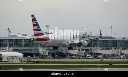 Richmond, British Columbia, Kanada. April 2024. Ein American Airlines Boeing 737-800 Jetliner (N943NN) landet am Vancouver International Airport. (Credit Image: © Bayne Stanley/ZUMA Press Wire) NUR REDAKTIONELLE VERWENDUNG! Nicht für kommerzielle ZWECKE! Stockfoto