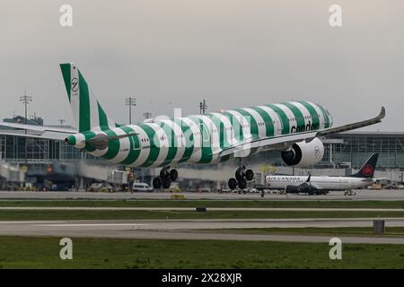 Richmond, British Columbia, Kanada. April 2024. Ein Condor Airbus A330-900 Jetliner (D-ANRM) landet am Vancouver International Airport. (Credit Image: © Bayne Stanley/ZUMA Press Wire) NUR REDAKTIONELLE VERWENDUNG! Nicht für kommerzielle ZWECKE! Stockfoto