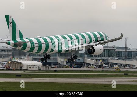 Richmond, British Columbia, Kanada. April 2024. Ein Condor Airbus A330-900 Jetliner (D-ANRM) landet am Vancouver International Airport. (Credit Image: © Bayne Stanley/ZUMA Press Wire) NUR REDAKTIONELLE VERWENDUNG! Nicht für kommerzielle ZWECKE! Stockfoto