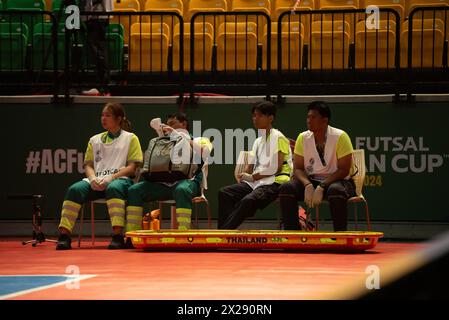 Ärzteteam für den AFC Futsal Asian Cup, Thailand. , . Im Bangkok Arena Indoor Stadium, Nong Chok District. (Foto: Teera Noisakran/Pacific Press) Credit: Pacific Press Media Production Corp./Alamy Live News Stockfoto