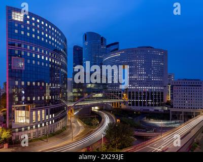 La Defense in Paris Frankreich. Moderne Architektur in der historischen Stadt Stockfoto