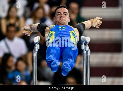 Doha, Katar. April 2024. Caio Souza aus Brasilien tritt beim Finale der Männer an der 16. FIG-Weltmeisterschaft in Doha, Katar, am 20. April 2024 an. Quelle: Nikku/Xinhua/Alamy Live News Stockfoto