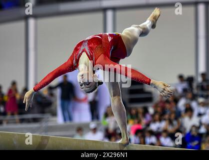 Doha, Katar. April 2024. Anna Lashchevska aus der Ukraine tritt am 20. April 2024 im Finale der Frauen an der 16. FIG-Weltmeisterschaft für Kunstturnapparate in Doha, Katar, an. Quelle: Nikku/Xinhua/Alamy Live News Stockfoto