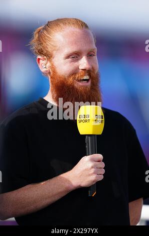 „Hardest Geezer“ Russ Cook spricht vor dem TCS London Marathon mit BBC Sport. Bilddatum: Sonntag, 21. April 2024. Stockfoto