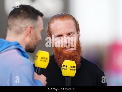 „Hardest Geezer“ Russ Cook spricht vor dem TCS London Marathon mit BBC Sport. Bilddatum: Sonntag, 21. April 2024. Stockfoto