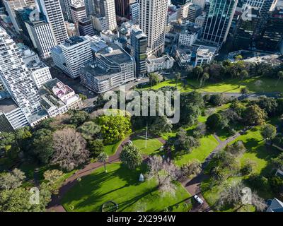 Auckland, Neuseeland: Aus der Vogelperspektive auf die Skyline des Stadtviertels von Auckland und den Albert Park in der größten Stadt Neuseelands Stockfoto