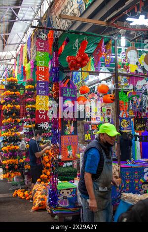 Tag der Toten Paraphenalia auf dem Jamaika-Markt in Mexiko-Stadt, Mexiko Stockfoto