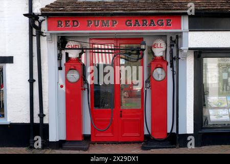 Red Pump Garage in Great Missenden, Buckinghamshire, wurde als Inspiration für das Buch Danny Champion of the World des berühmten Kinderautors Roald verwendet Stockfoto