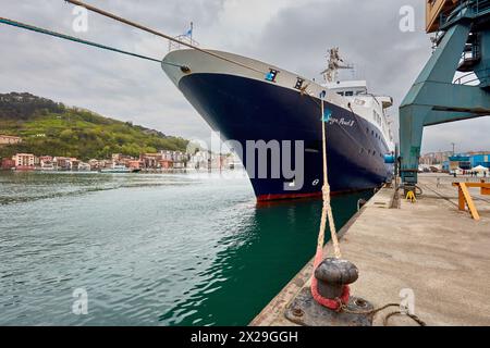 Liegeplatz. Kreuzfahrtschiff. Fahrgastschiff. Hafen Von Pasaia. Gipuzkoa. Baskenland. Spanien. Europa Stockfoto