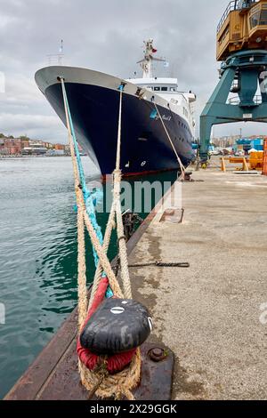 Liegeplatz. Kreuzfahrtschiff. Fahrgastschiff. Hafen Von Pasaia. Gipuzkoa. Baskenland. Spanien. Europa Stockfoto