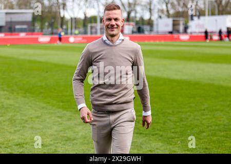 Utrecht, Niederlande. April 2024. UTRECHT, NIEDERLANDE - 21. APRIL: Cheftrainer Joran Pot vom FC Twente lächelt beim niederländischen Azerion Vrouwen Eredivisie Spiel zwischen dem FC Utrecht und dem FC Twente im Sportpark Zoudenbalch am 21. April 2024 in Utrecht, Niederlande. (Foto: Ben Gal/Orange Pictures) Credit: Orange Pics BV/Alamy Live News Stockfoto