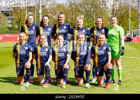 UTRECHT, 21-04-2024, Stadion Zoudenbalch, Fußball, niederländischer Azerion Vrouwen Eredivisie, Saison 2023/2024, während des Spiels FC Utrecht - FC Twente (Frauen), Mannschaftsfoto FC Twente Credit: Pro Shots/Alamy Live News Stockfoto