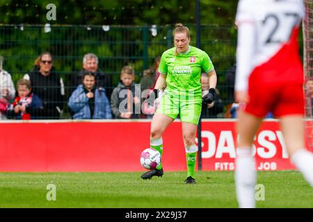 UTRECHT, 21-04-2024, Stadion Zoudenbalch, Fußball, niederländischer Azerion Vrouwen Eredivisie, Saison 2023/2024, während des Spiels FC Utrecht - FC Twente (Frauen), FC Twente Frauen Torhüterin Leonie Doege Credit: Pro Shots/Alamy Live News Stockfoto