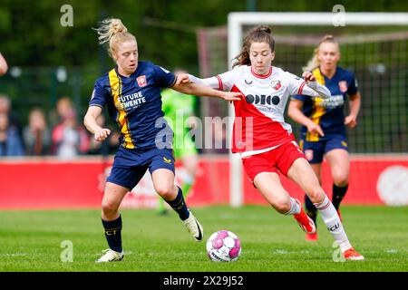 UTRECHT, 21-04-2024, Stadion Zoudenbalch, Fußball, niederländische Azerion Vrouwen Eredivisie, Saison 2023/2024, während des Spiels FC Utrecht - FC Twente (Frauen), FC Twente Frauenspielerin Elena Dhont, FC Utrecht Frauenspielerin Nurija van Schoonhoven Credit: Pro Shots/Alamy Live News Stockfoto