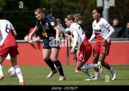 UTRECHT - (l-r) Taylor Ziemer von den Frauen des FC Twente, Ilse van der Zanden von den Frauen des FC Utrecht während des Premier League-Spiels der niederländischen Azerion Frauen zwischen dem FC Utrecht und dem FC Twente im Sportkomplex Zoudenbalch am 21. April 2024 in Utrecht, Niederlande. ANP JEROEN PUTMANS Stockfoto