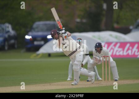 Canterbury, England. April 2024. Dom Sibley aus Surrey schlägt während des dritten Tages der Vitality County Championship Division eine Begegnung zwischen dem Kent County Cricket Club und dem Surrey County Cricket Club auf dem Spitfire Ground in St Lawrence in Canterbury. Kyle Andrews/Alamy Live News. Stockfoto