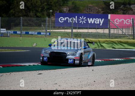 Rundkurs Vallelunga, Rom, Italien 20-04-2024 - FIA TCR World Tour. Qualifizieren. Giulio Valentini (Audi, GRT Motorsport) in Aktion auf der Rennstrecke. Foto: Fabio Pagani/Alamy Live News Stockfoto