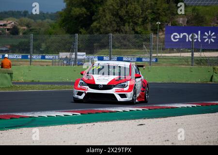 Rundkurs Vallelunga, Rom, Italien 20-04-2024 - FIA TCR World Tour. Qualifizieren. Philipp Mattersdorfer (Opel, Duller Motorsport) in Aktion auf der Rennstrecke. Foto: Fabio Pagani/Alamy Live News Stockfoto