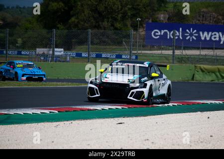 Rundkurs Vallelunga, Rom, Italien 20-04-2024 - FIA TCR World Tour. Qualifizieren. Sandro Pelatti (Audi, PMA Motorsport) in Aktion auf der Rennstrecke. Foto: Fabio Pagani/Alamy Live News Stockfoto