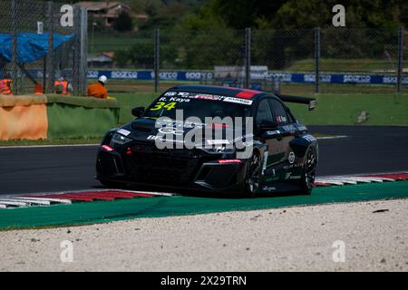 Rundkurs Vallelunga, Rom, Italien 20-04-2024 - FIA TCR World Tour. Qualifizieren. Ramazan Kaya (Audi, BF Motorsport) in Aktion auf der Rennstrecke. Foto: Fabio Pagani/Alamy Live News Stockfoto