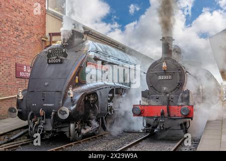 60009 Union of South Africa LNER Baureihe A4 4488 erhaltene Dampflokomotive Baujahr 1937 und Dampflokomotive L&YR 52322 Baujahr 1895 Stockfoto