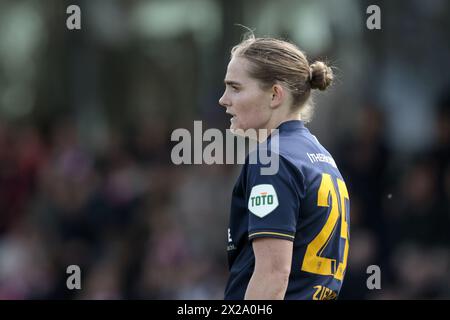 UTRECHT - Taylor Ziemer von den Frauen des FC Twente nach dem Spiel der niederländischen Azerion-Frauen zwischen dem FC Utrecht und dem FC Twente im Sportkomplex Zoudenbalch am 21. April 2024 in Utrecht, Niederlande. ANP JEROEN PUTMANS Stockfoto