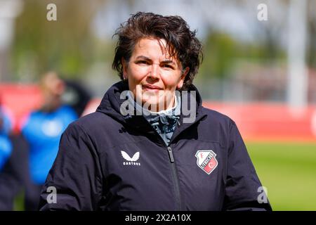 UTRECHT, 21.04.2024, Stadion Zoudenbalch, Fußball, niederländische Azerion Vrouwen Eredivisie, Saison 2023/2024, während des Spiels FC Utrecht - FC Twente (Frauen), FC Utrecht Frauen Trainerin Linda Helbling Credit: Pro Shots/Alamy Live News Stockfoto