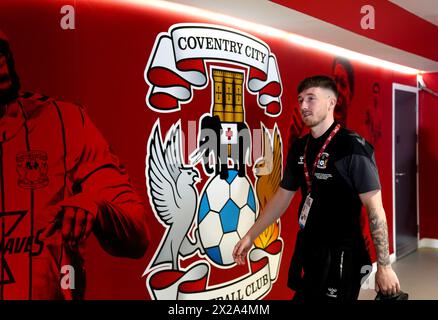 Josh Eccles aus Coventry City kommt vor dem Halbfinalspiel des Emirates FA Cup im Londoner Wembley Stadium an. Bilddatum: Sonntag, 21. April 2024. Stockfoto