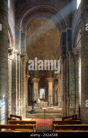 Poitiers, ehemalige Kollegiatskirche Notre-Dame-la-Grande, Blick in den Chor Stockfoto