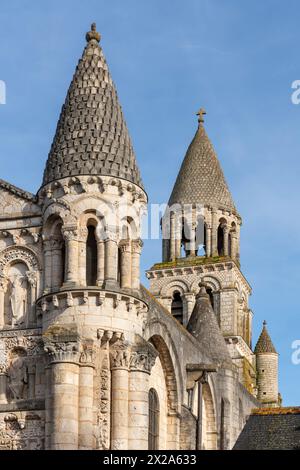 Poitiers, ehemalige Kollegiatskirche Notre-Dame-la-Grande, Türmchen der Westfassade und Vierungsturm Stockfoto