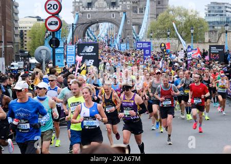 London, Großbritannien. April 2024 der TCS London Marathon 2024. Quelle: Matthew Chattle/Alamy Live News Stockfoto