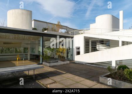 Poissy bei Paris, Villa Savoye, 1929-1931 von Le Corbusier und Pierre Jeanneret erbaut, Dachgarten Stockfoto