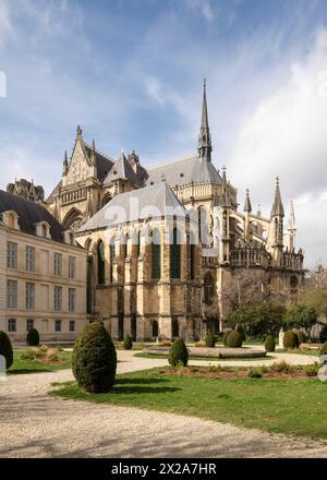 Reims, Kathedrale Notre-Dame, Blick von Südosten mit Strebewerk Stockfoto