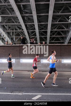 London, Großbritannien. April 2024 der TCS London Marathon 2024. Quelle: Matthew Chattle/Alamy Live News Stockfoto