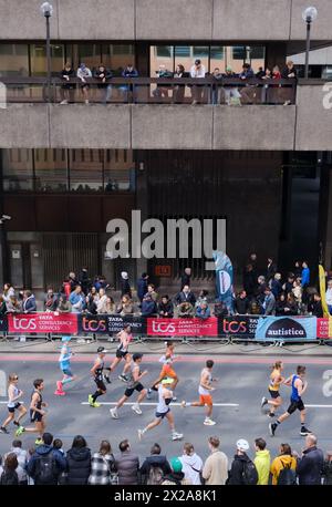 London, Großbritannien. April 2024 der TCS London Marathon 2024. Quelle: Matthew Chattle/Alamy Live News Stockfoto
